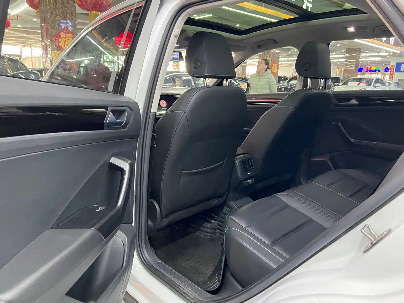 VOLKSWAGEN T ROC EXPLORING SONGS