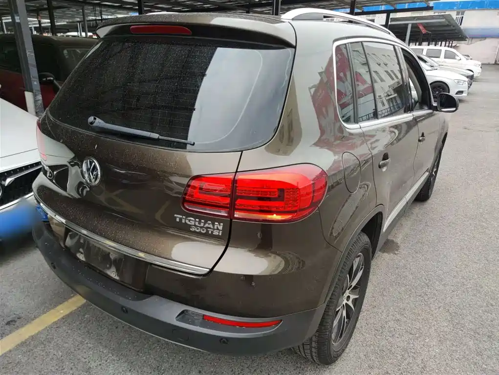 VOLKSWAGEN TIGUAN