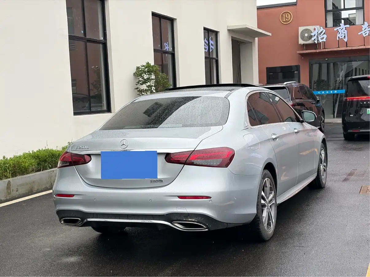 Фото 7 - Mercedes-Benz E-Class