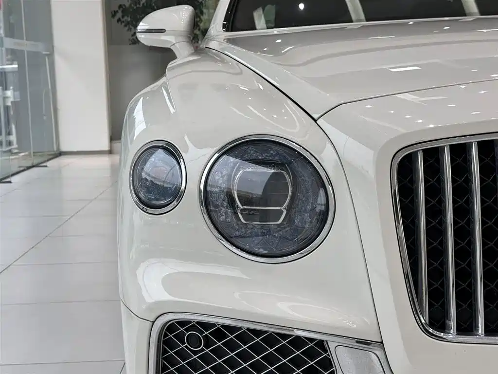 Bentley Flying Spur Plug-in Hybrid 2022 2.9T V6 Hybrid фото 3