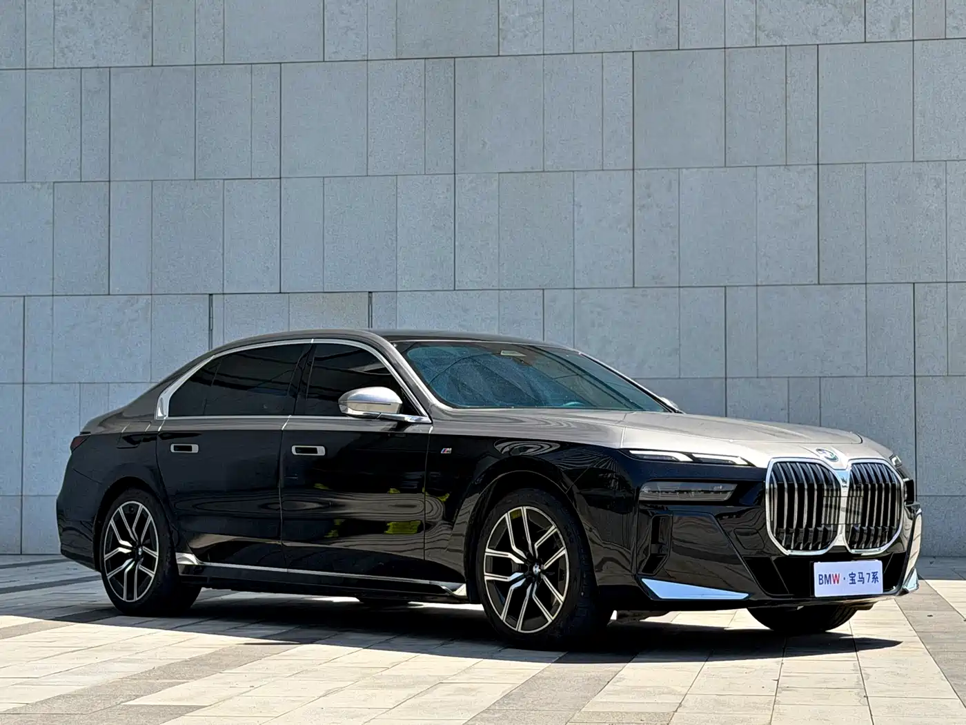 BMW 7 Series 2023 Model 735Li M Sport Package фото 3