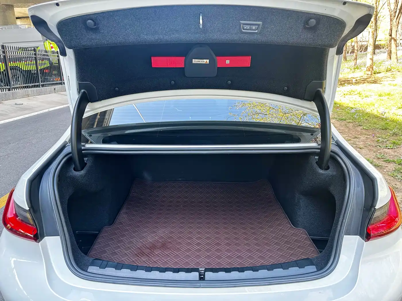 BMW 3 Series 2024 325Li M Sport Package фото 9