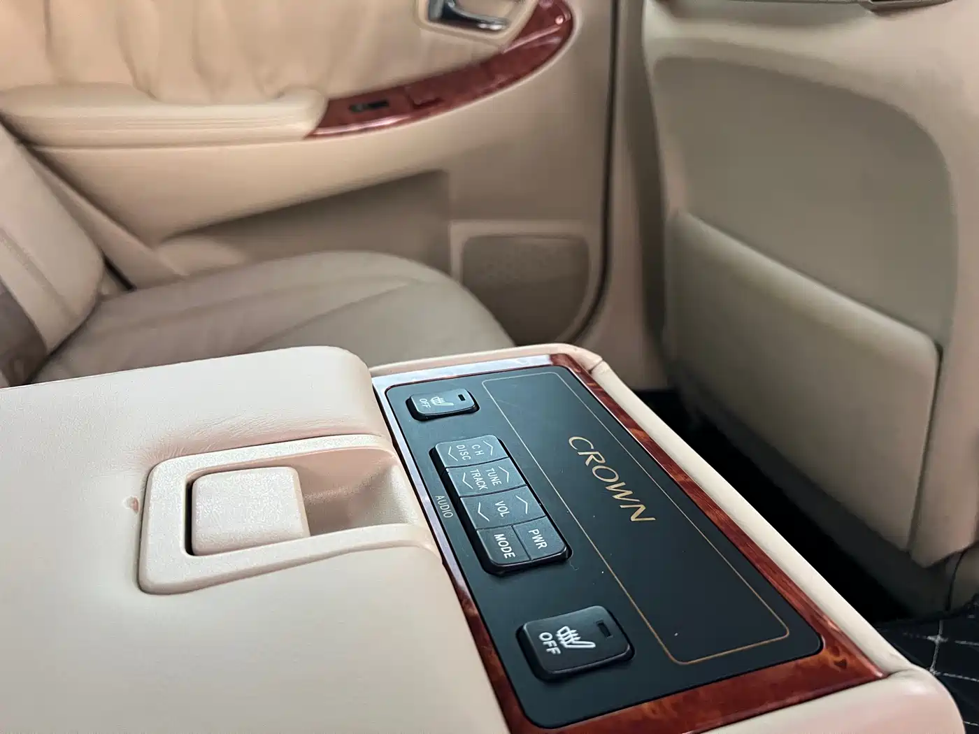 Toyota Crown 2007 2.5L Royal Navigation Edition фото 16