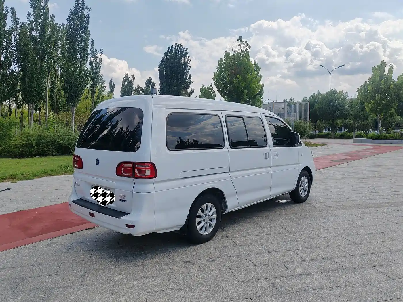 Dongfeng Fengxing Lingzhi New Energy 2023 2022 Standard Base Model 7-Seater