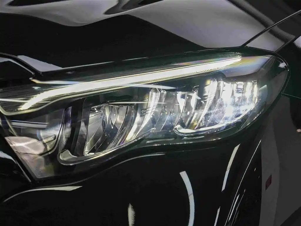 صورة 12 - Mercedes-Benz E-Class