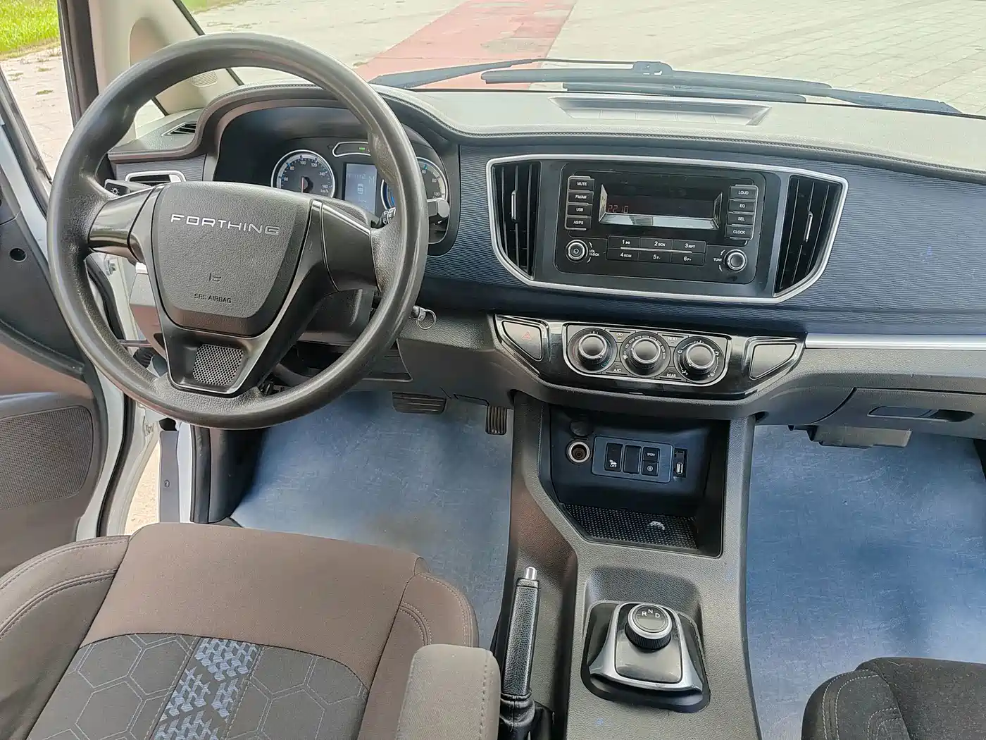 Dongfeng Fengxing Lingzhi New Energy 2023 2022 Standard Base Model 7-Seater