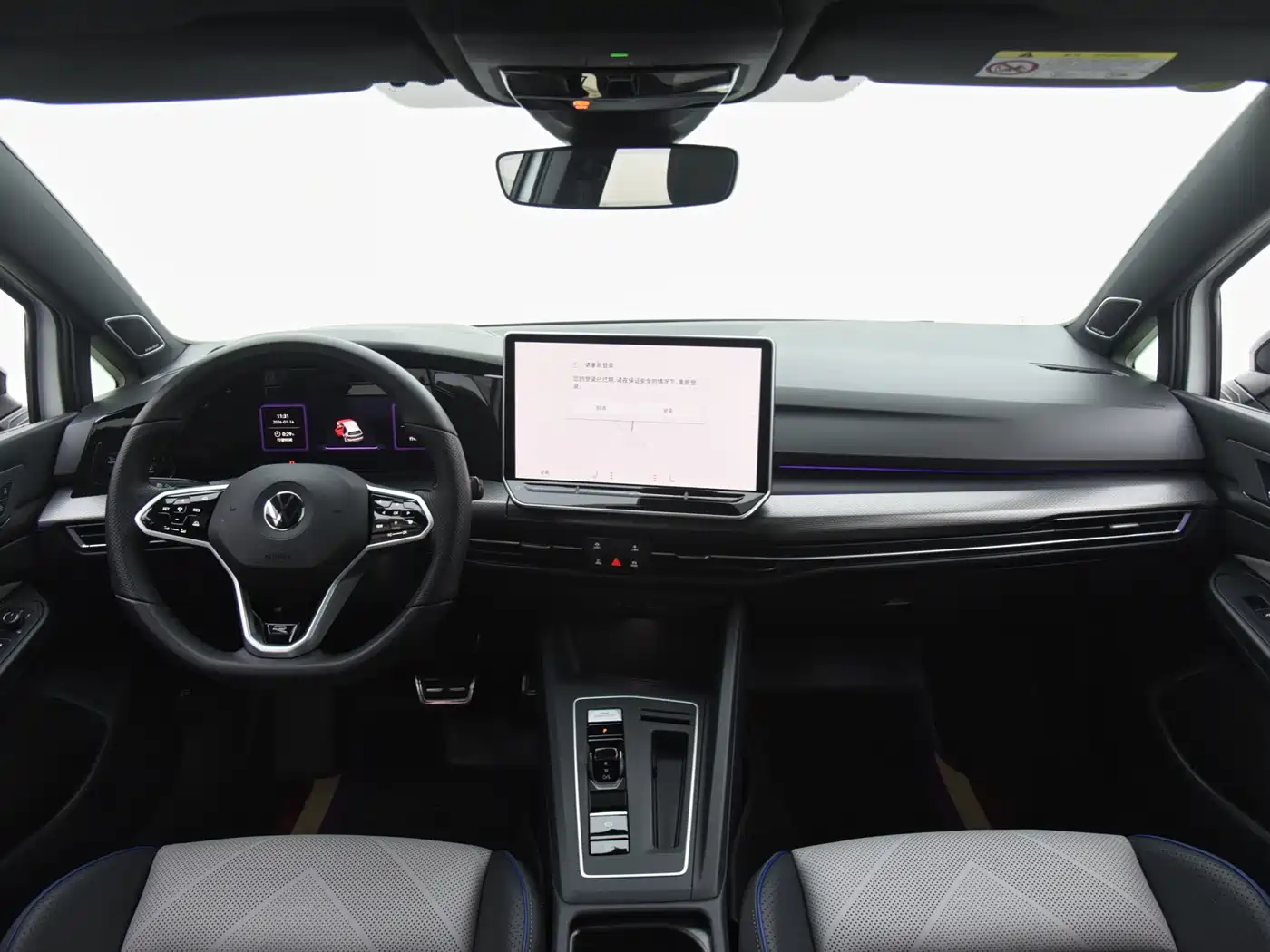 Volkswagen Golf 2025 300TSI R-Line фото 6