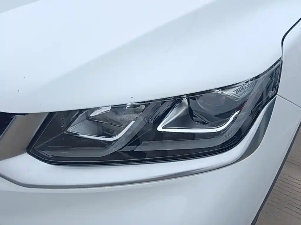 Фото 24 - Geely Binyue