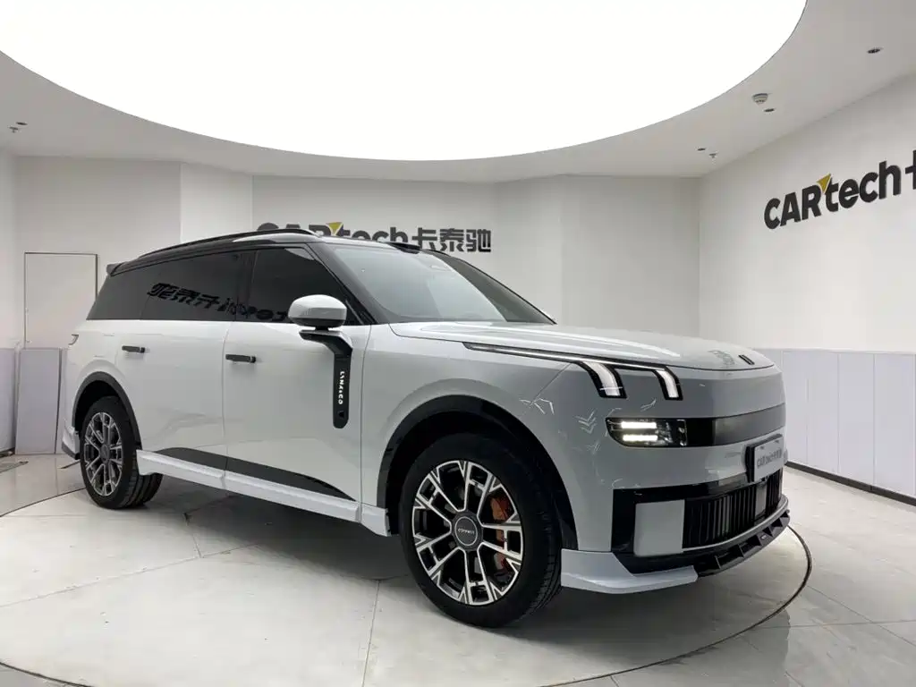 Photo 2 - Lynk & Co 900