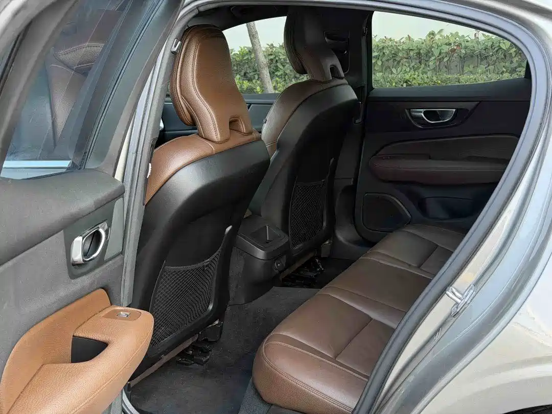 Фото 2 - Volvo S60