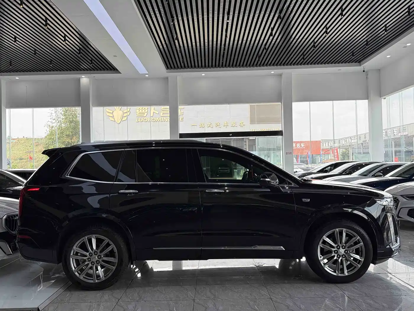 CADILLAC XT6