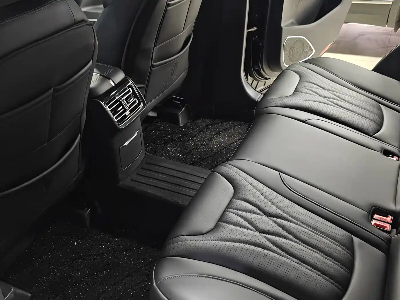 Hongqi HS5 2025 2.0T 2WD 600,000 Units Commemorative Edition фото 15
