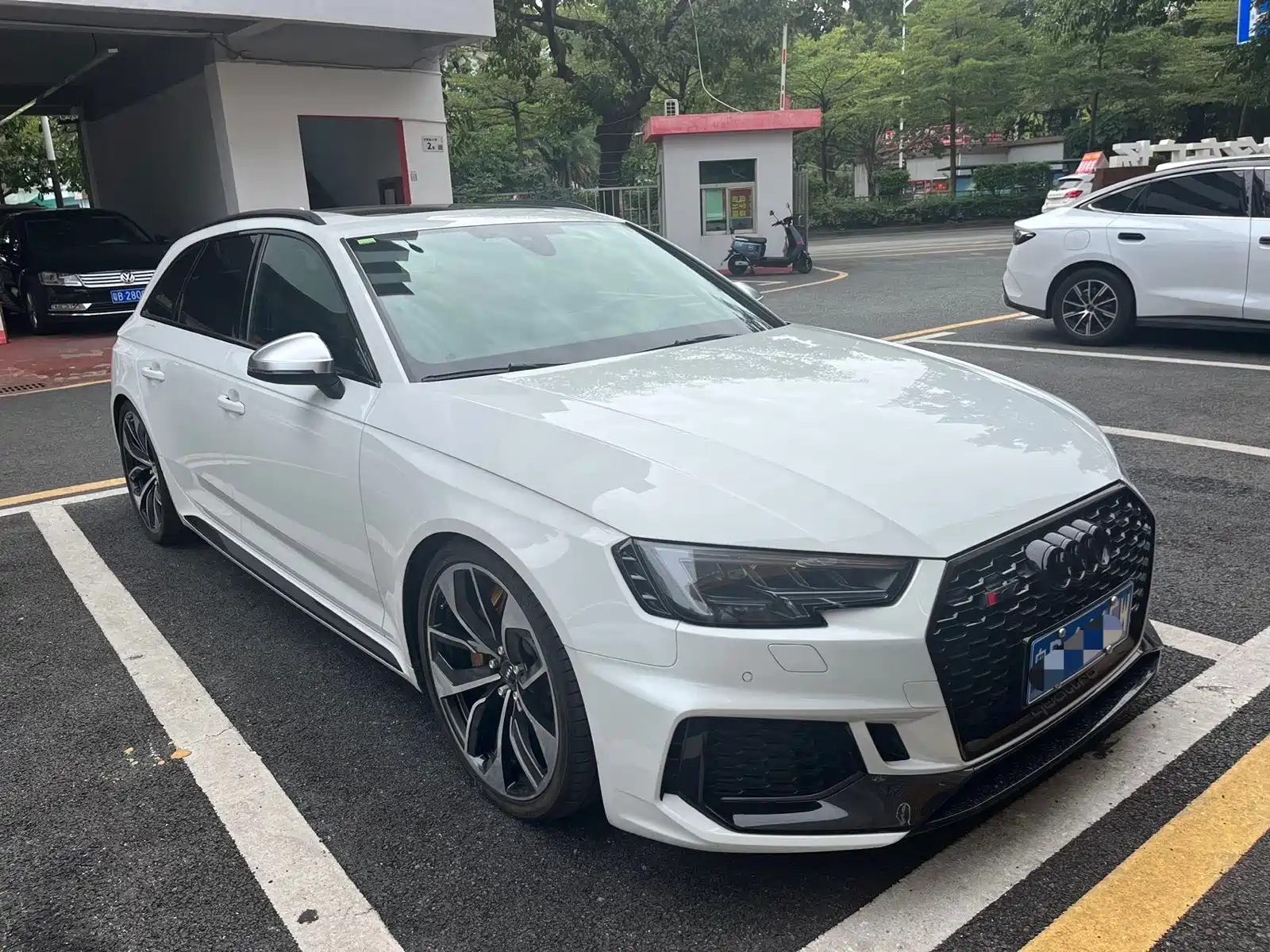 صورة 2 - Audi RS 4