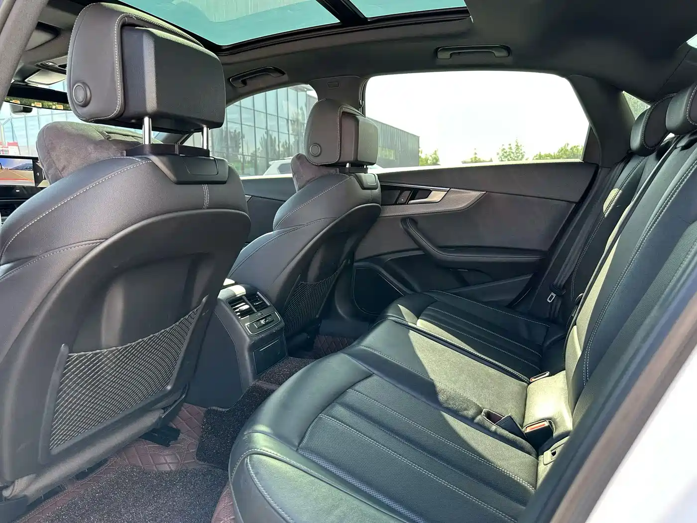 Фото 6 - Audi A4L