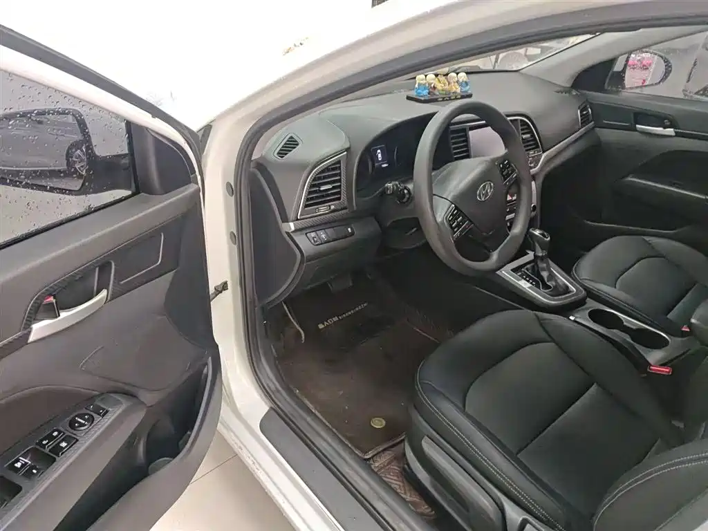 Hyundai Elantra 2018 1.6L Automatic 15th Anniversary Special Edition фото 16