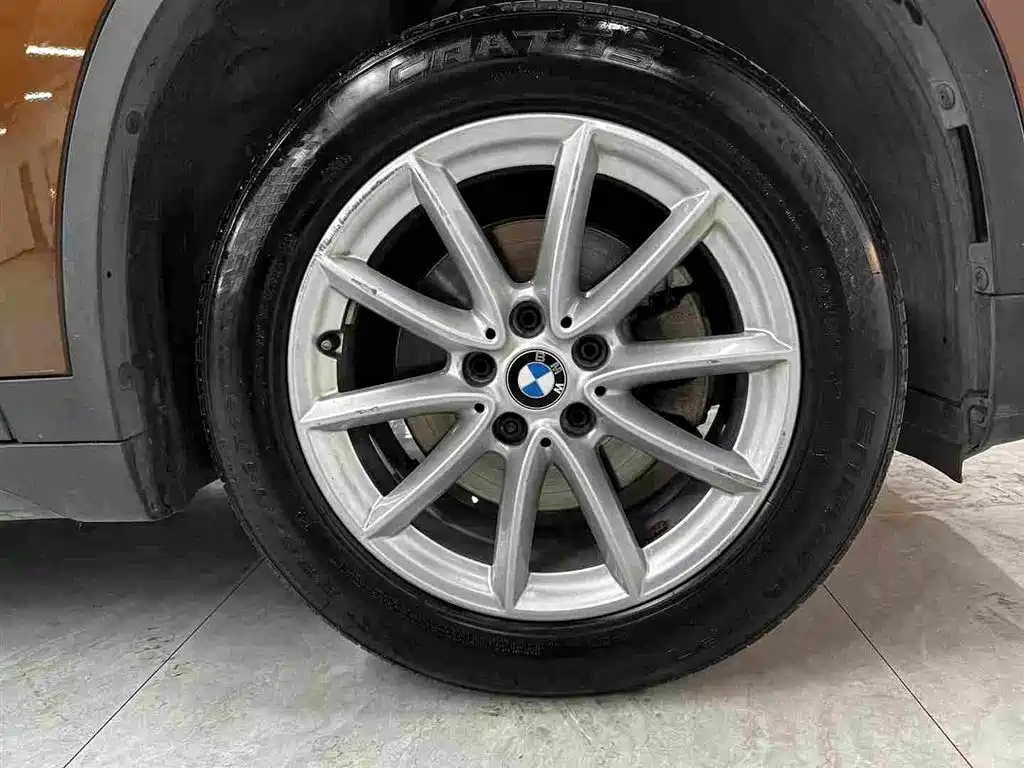 صورة 16 - BMW X1