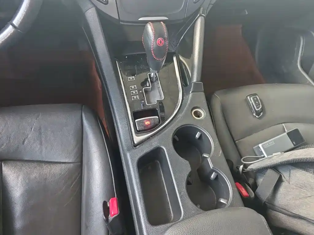 Dongfeng Aeolus Dongfeng Fengshen AX7 2015 2015 2.0L Automatic Smart Ease
