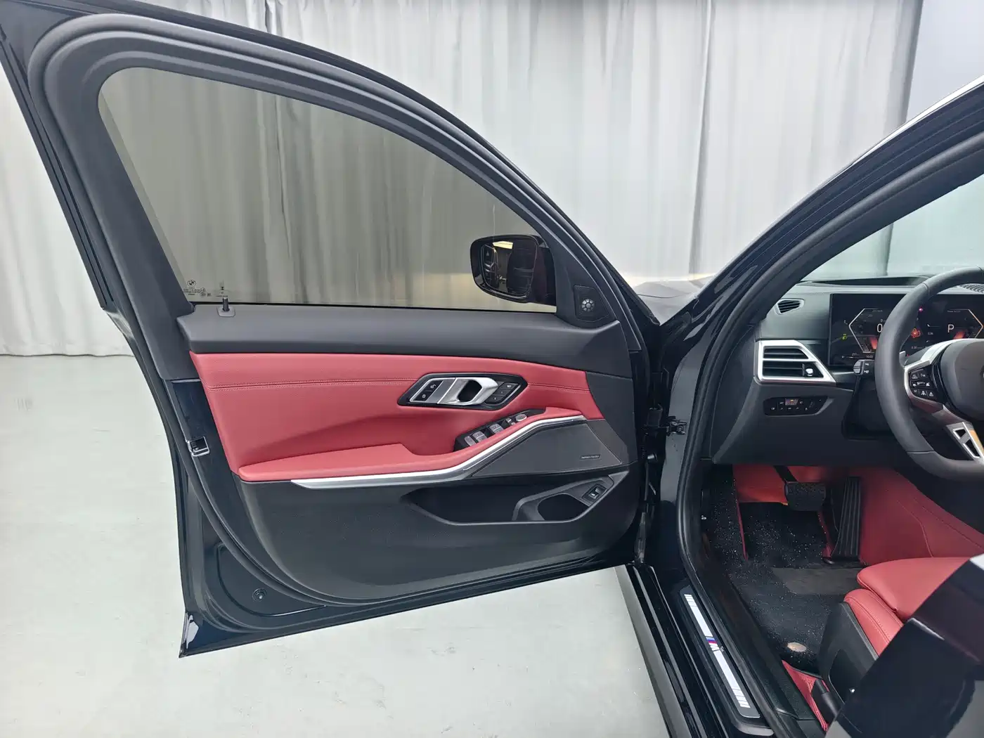 BMW 3 Series 2025 330Li Premium M Sport Night Edition фото 7