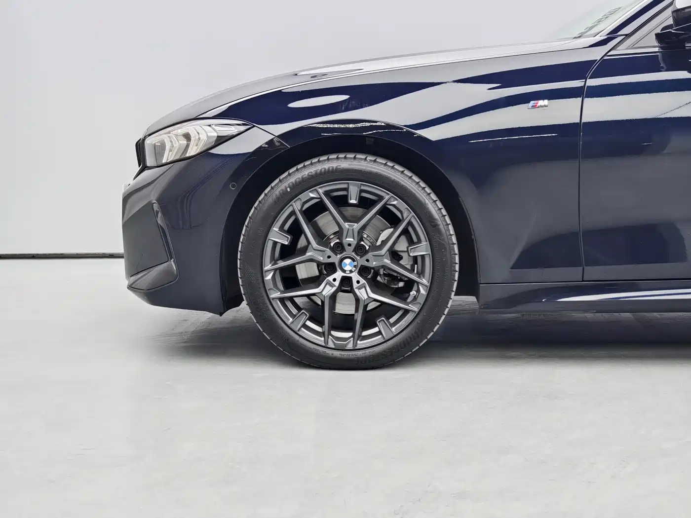 BMW 3 Series 2025 330Li Premium M Sport Night Edition фото 6
