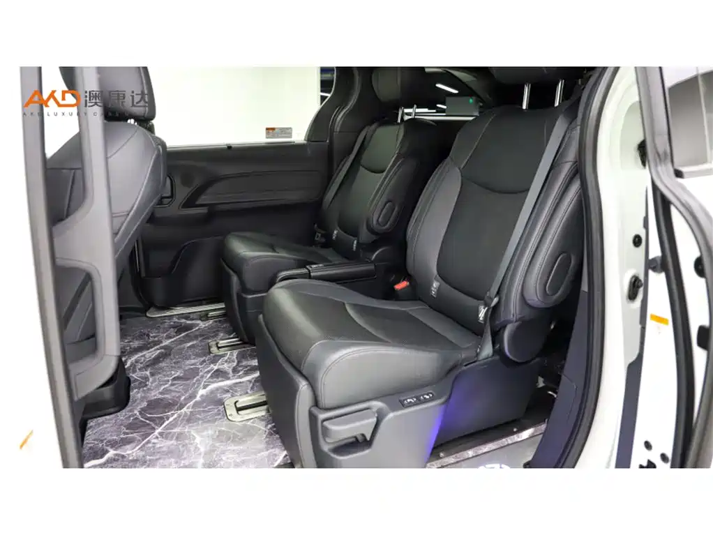 Toyota Granvia 2022 Model Year 2.5L Hybrid Flagship Edition фото 7