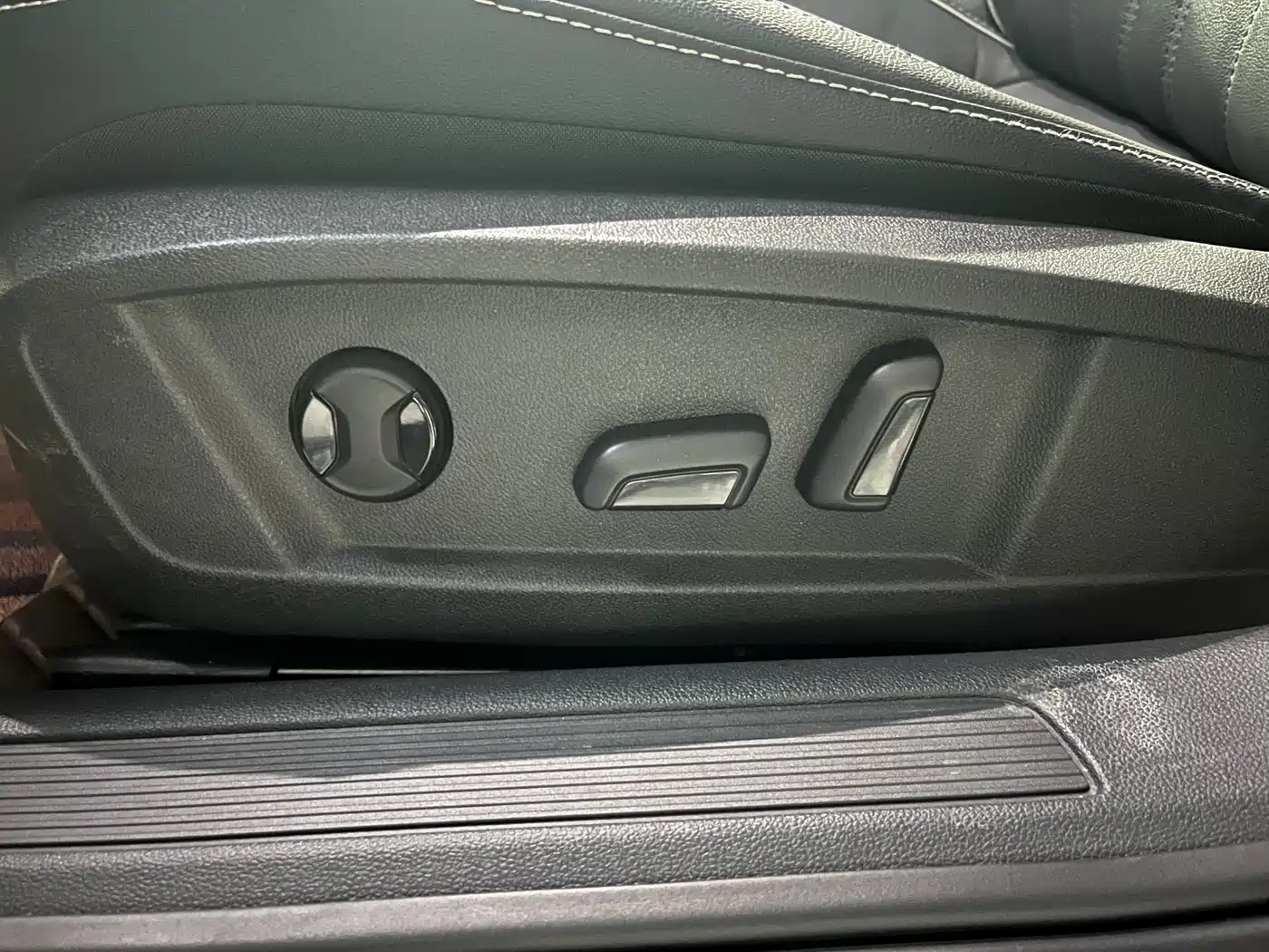 Volkswagen Passat 2022 330TSI Elite Edition фото 25