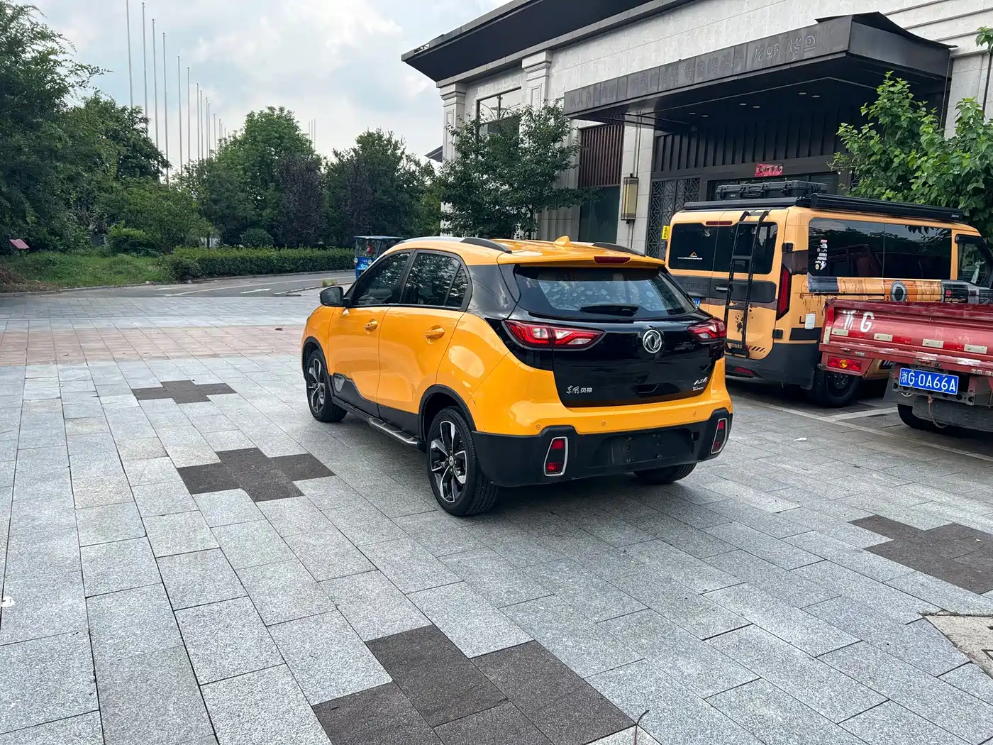 Dongfeng Aeolus Dongfeng Fengshen AX4 2017 2017 1.4T DCT Trend Edition