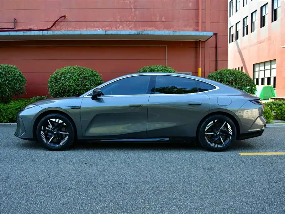 Geely Galaxy Galaxy E8 2025 2024 Model 550km RWD Soaring Dragon Edition