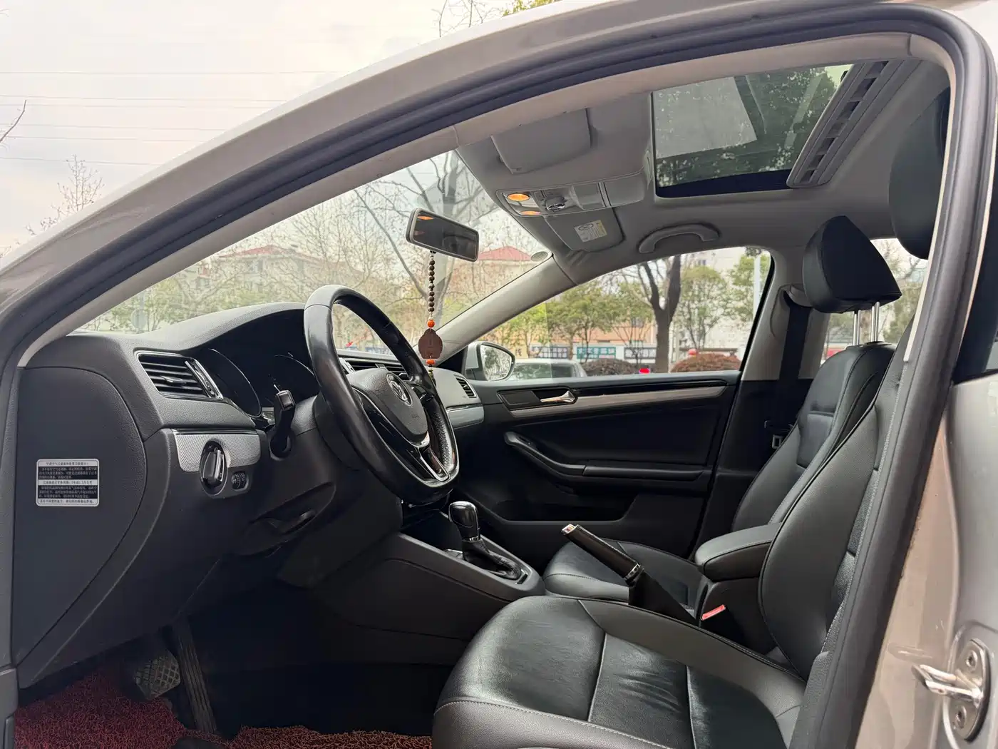Volkswagen Sagitar 2015 1.6L Automatic Comfort фото 7