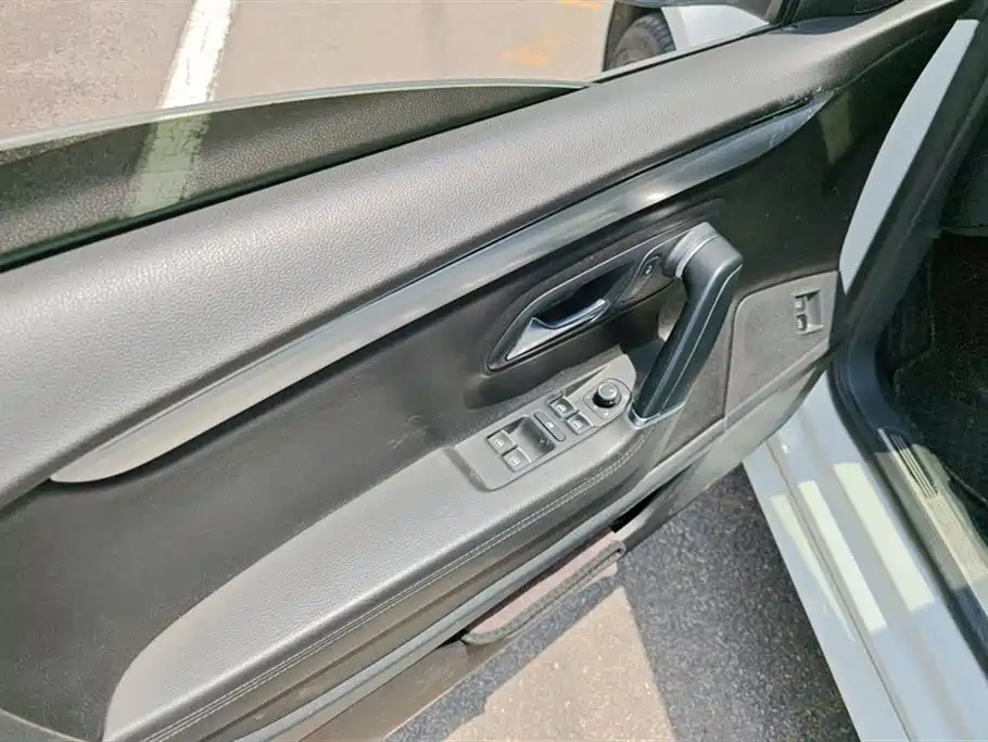 Volkswagen FAW-Volkswagen CC 2016 Model 1.8TSI Premium фото 7