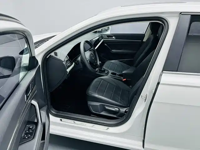 Volkswagen Lavida 2022 1.5L Auto Comfort Edition фото 14