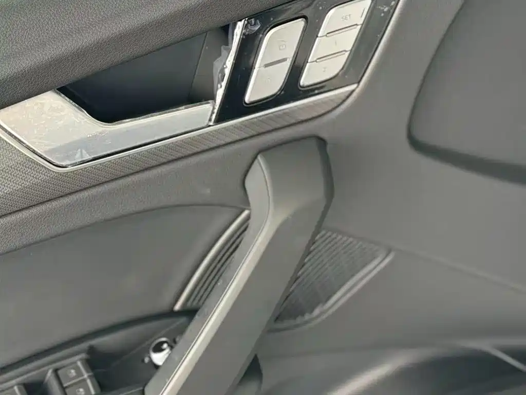 Audi Q5L 2025 Model Year Facelift 45th Anniversary Edition 45 TFSI Luxury Dynamic фото 10