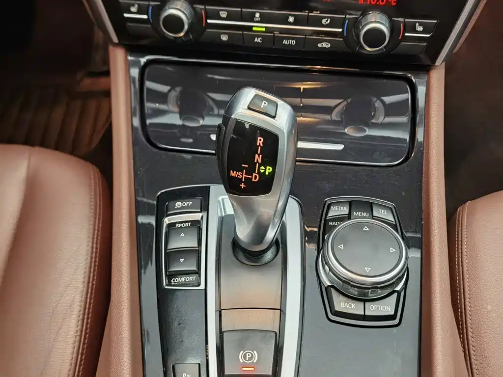 BMW 5 Series GT 2015 2014 528i Leading