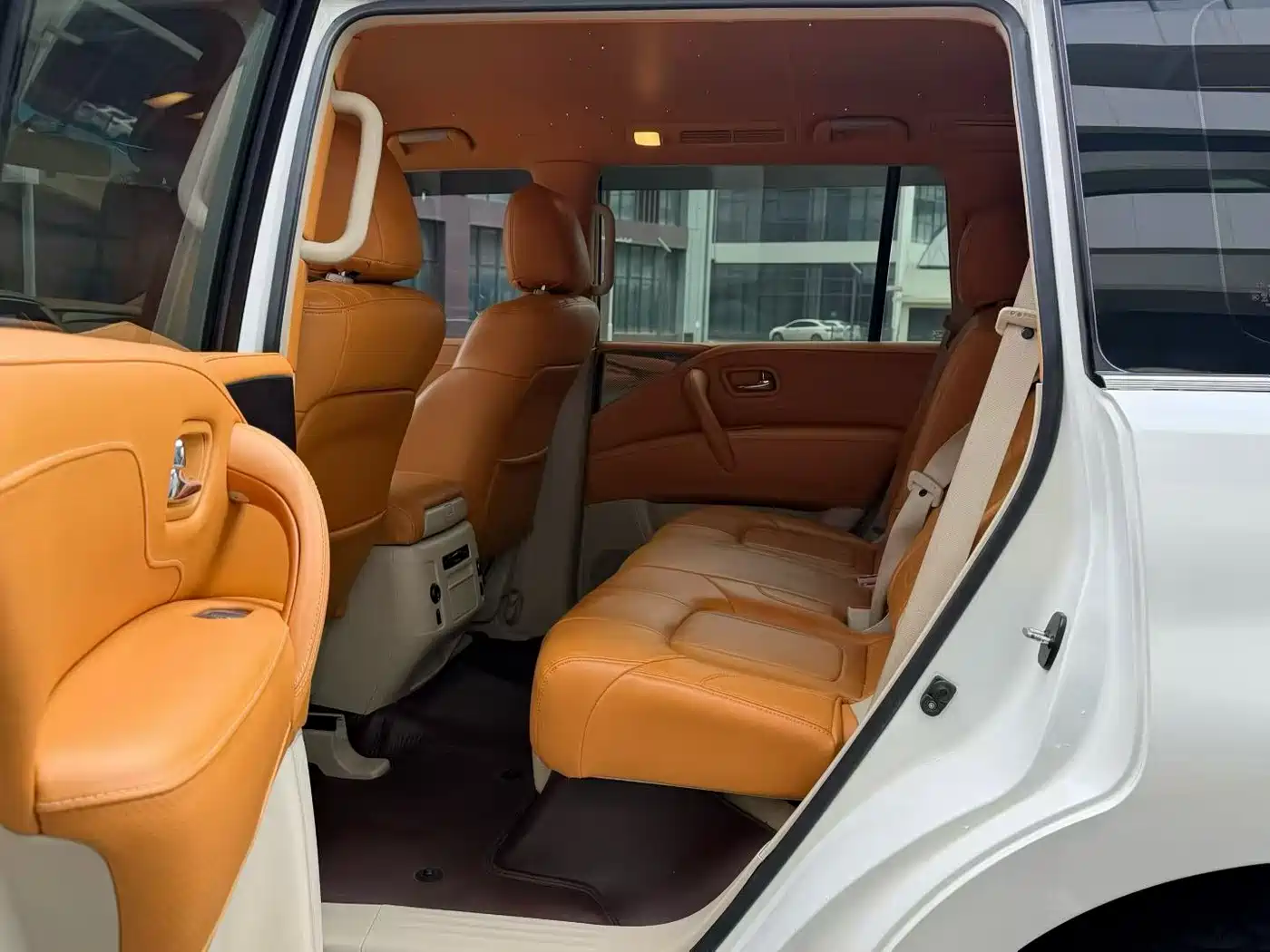 Nissan Patrol 2018 4.0L Leadership фото 5