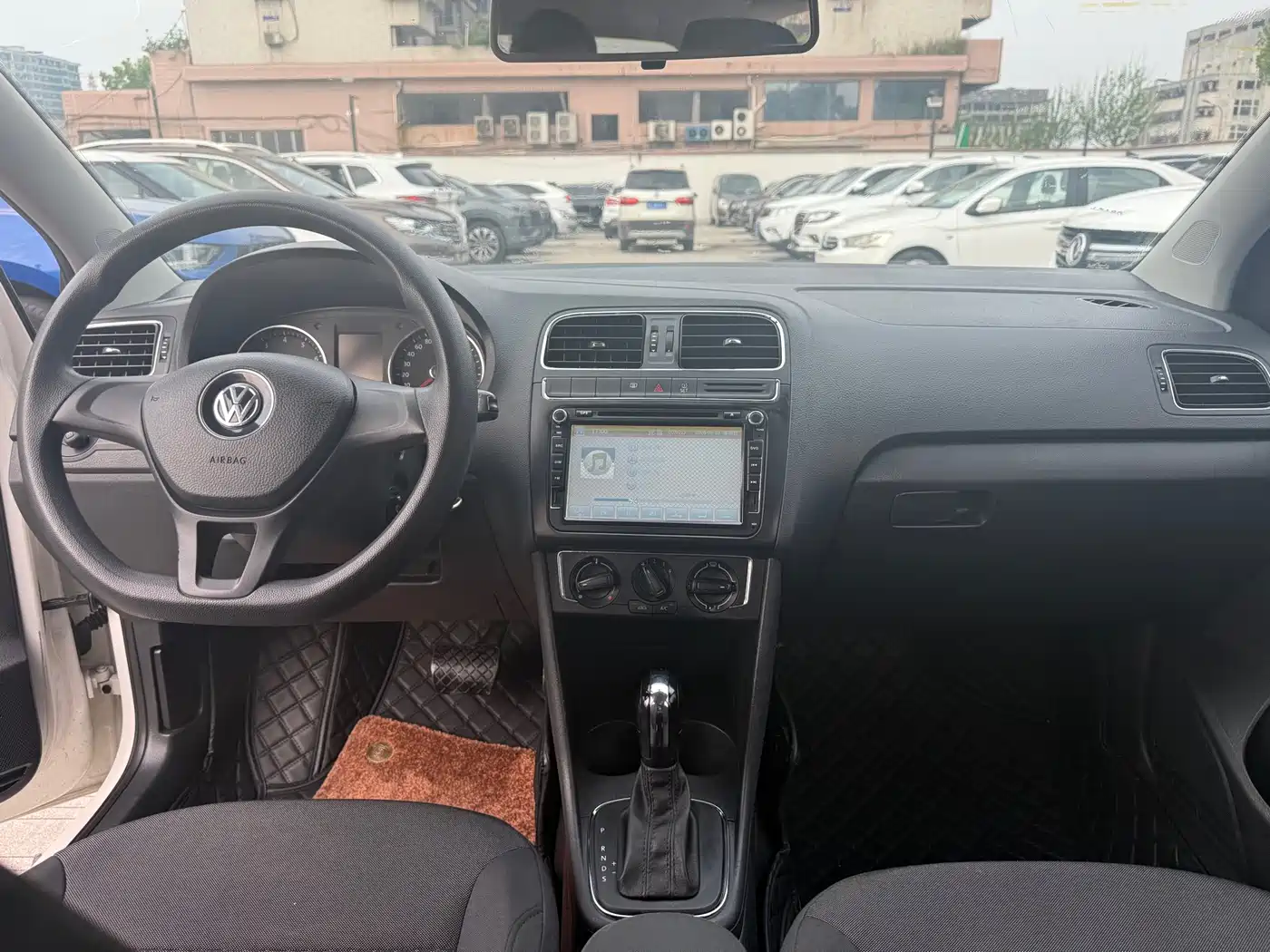 Volkswagen Polo 2014 1.6L Automatic Comfort Edition фото 7