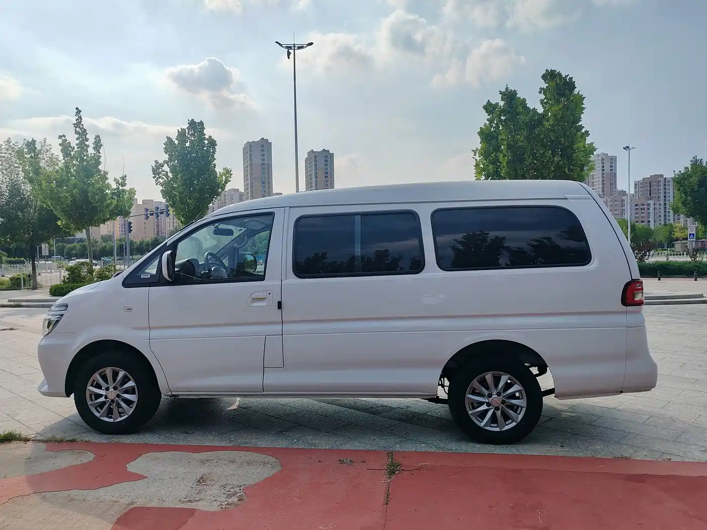 Dongfeng Fengxing Lingzhi New Energy 2025 2024 Standard Base 7-Seater