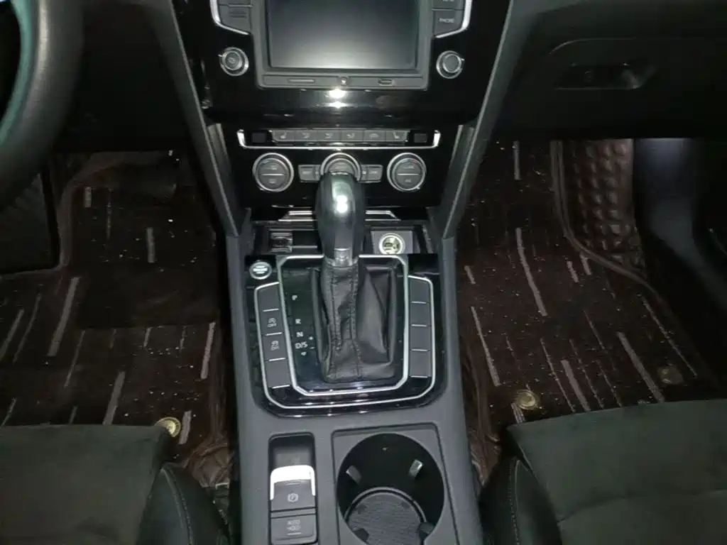 Volkswagen Magotan 2017 330TSI DSG Luxury фото 14