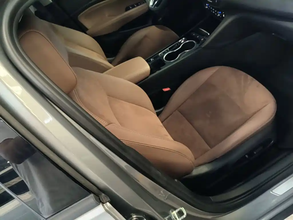 Photo 25 - Buick Regal