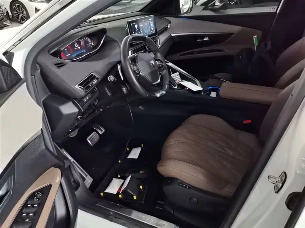 Peugeot 5008 2023 400THP Flagship Honor Edition 7-seater фото 15