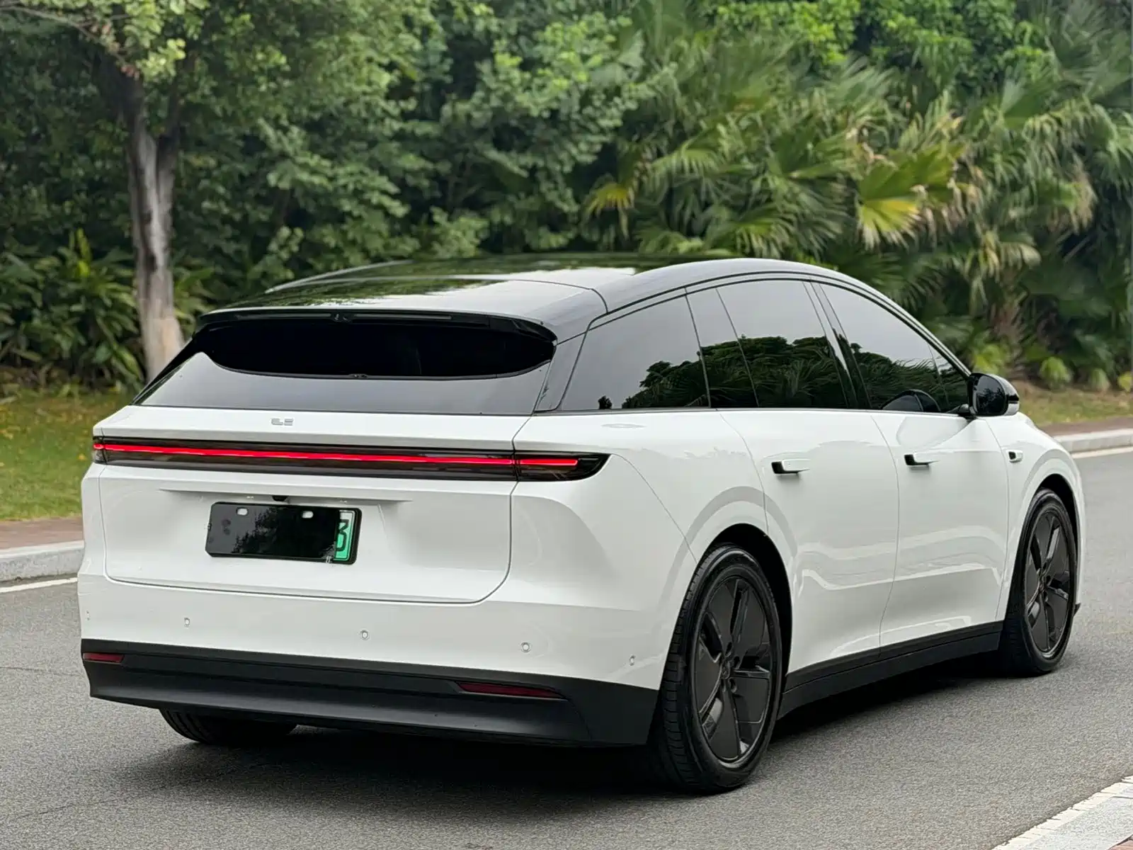Photo 15 - Li Auto i6