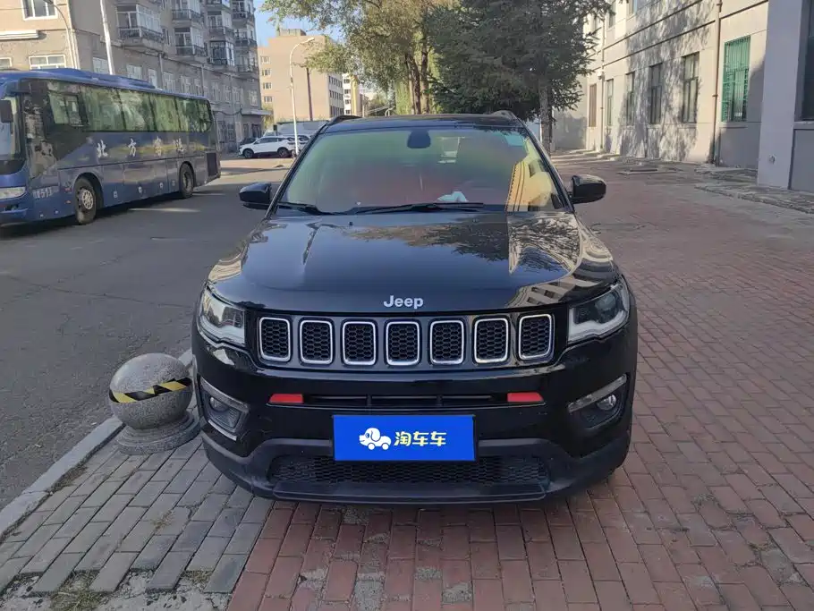 Photo 2 - Jeep Compass