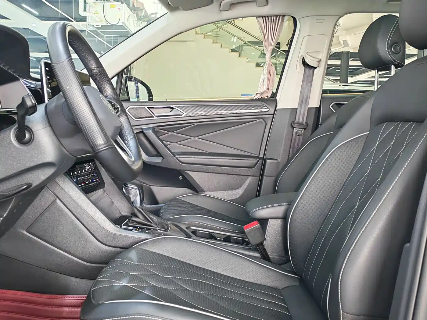 Volkswagen Tiguan L 2022 330TSI Auto 2WD R-Line Premium Edition фото 9