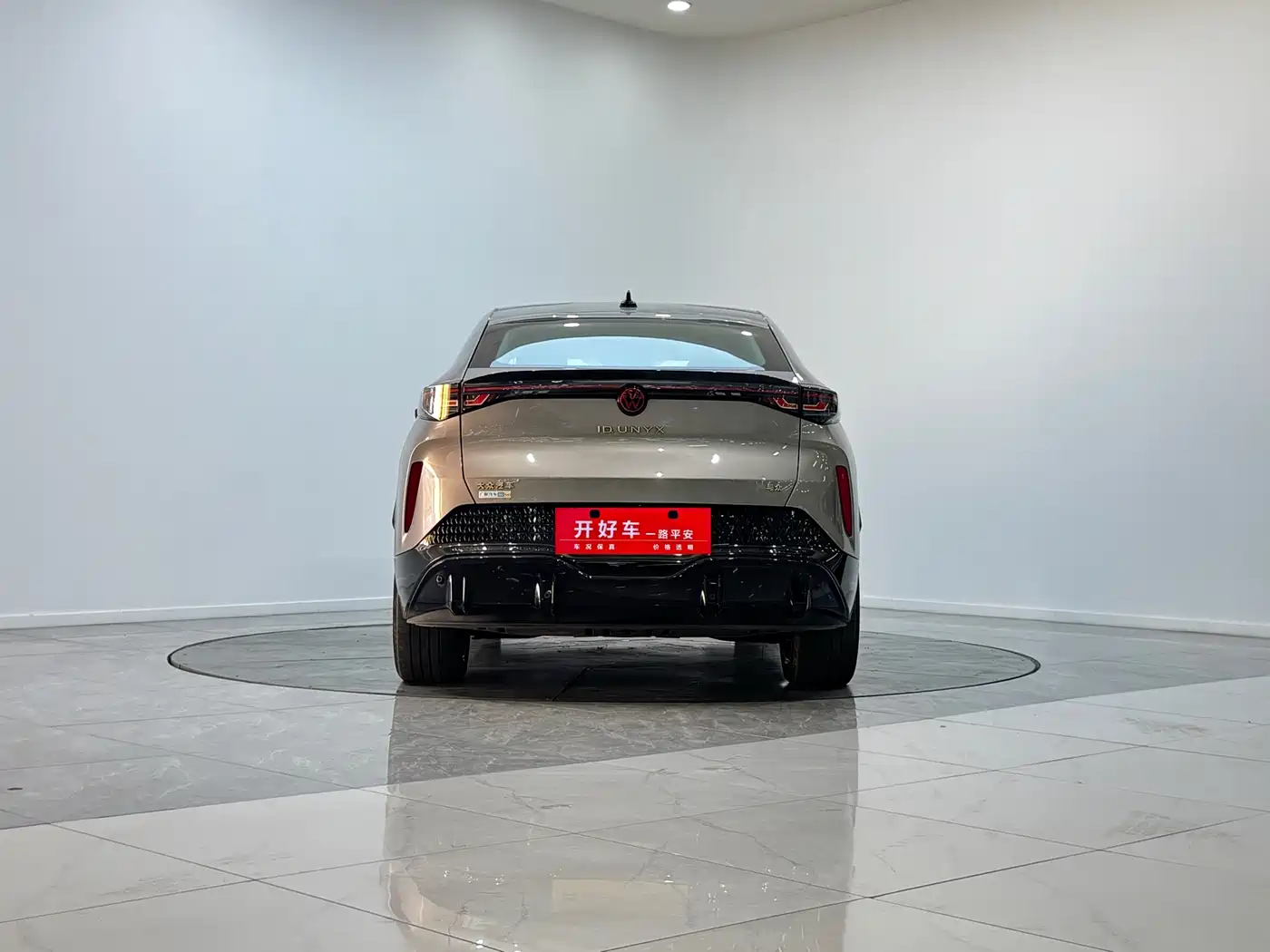 VOLKSWAGEN WITH THE CROWD 06