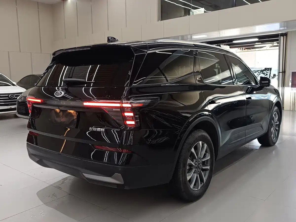 Фото 9 - Ford Edge