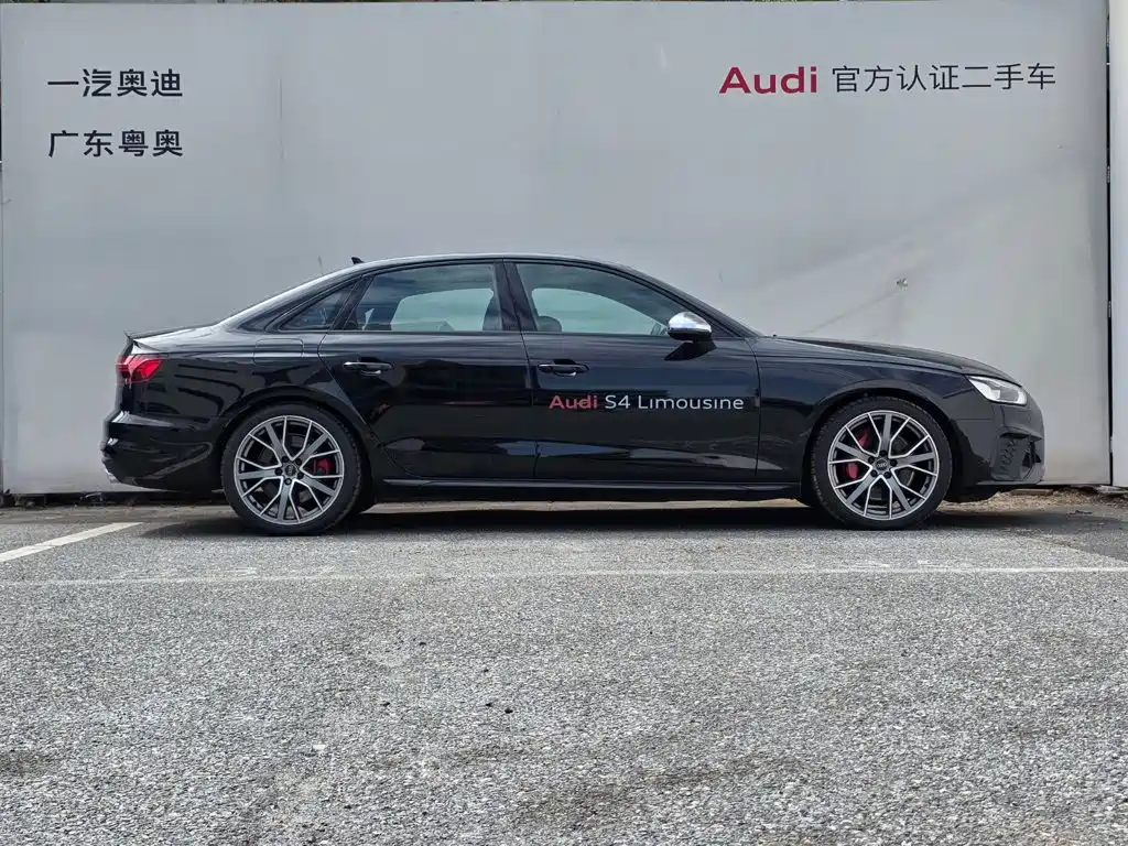 Photo 4 - Audi S4