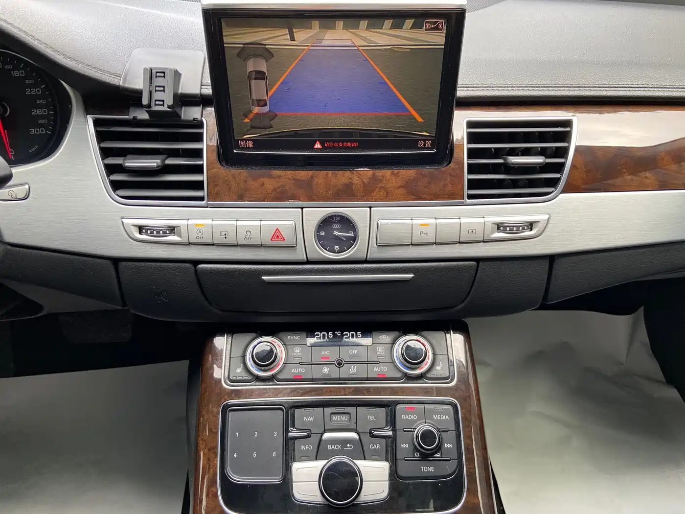 Photo 14 - Audi A8