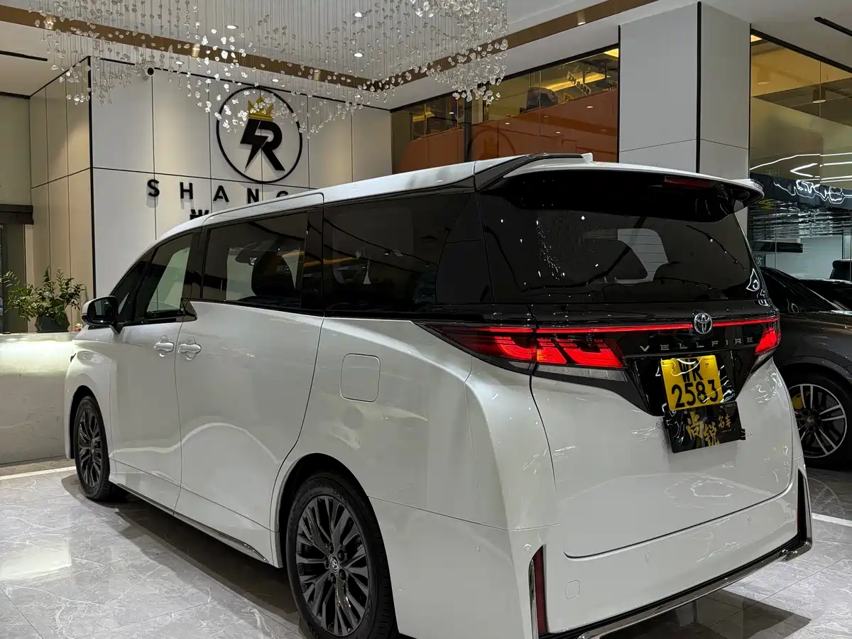 Toyota Vellfire 2025 Crown Hybrid 2.5L Ink Gold Executive Edition фото 19