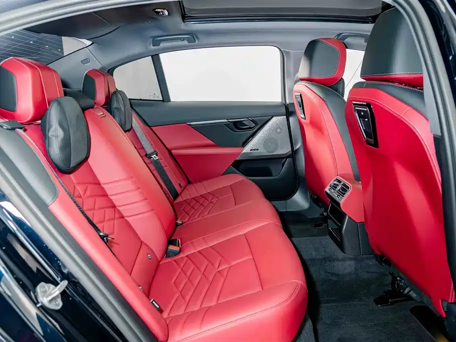 Photo 22 - BMW i5