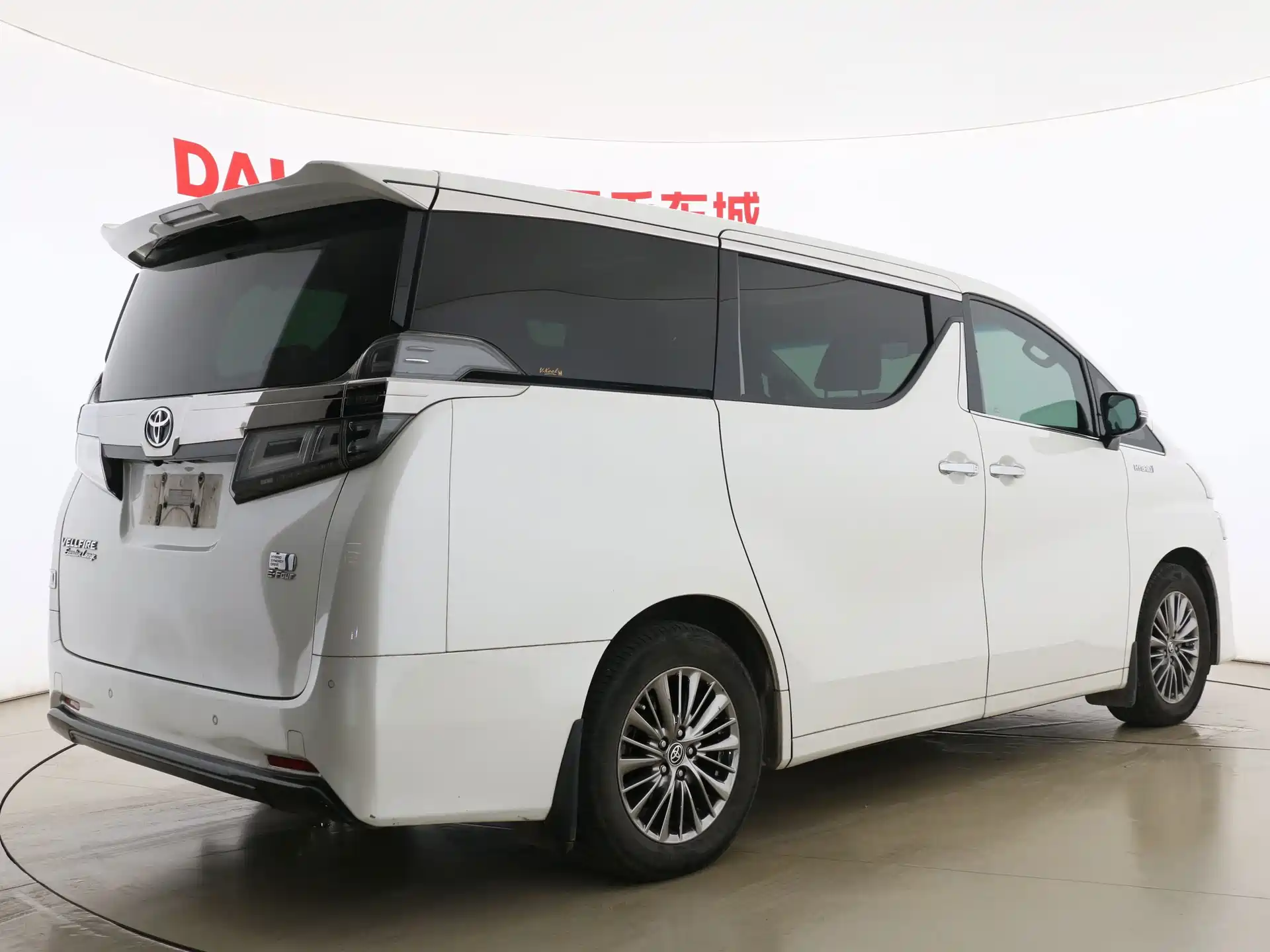 Фото 19 - Toyota Vellfire