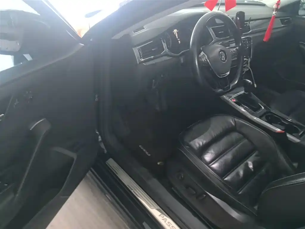 Volkswagen Passat 2017 330TSI DSG Prestige фото 16