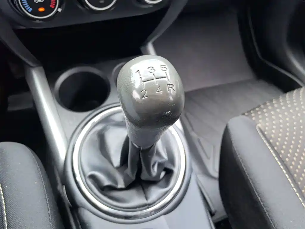 Mitsubishi ASX 2016 1.6L Manual 2WD Pioneer Edition фото 14